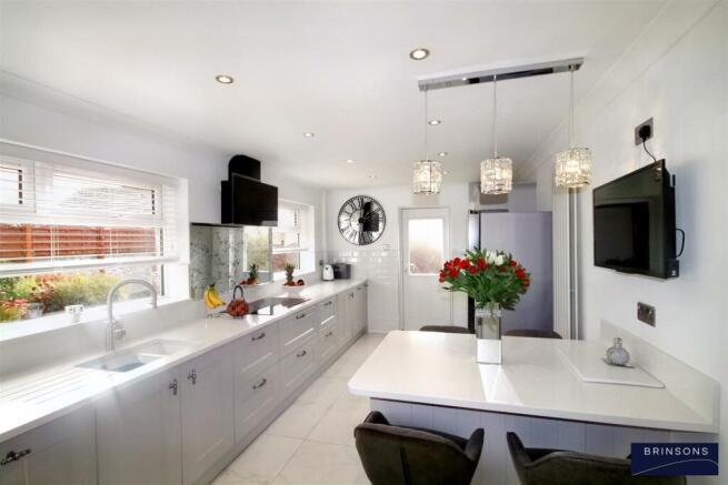 3. KITCHEN/DINER