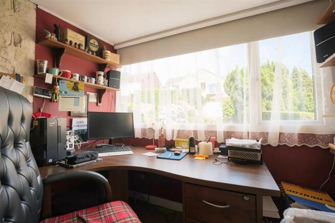 3 bed Semi-Detached for sale Image 9