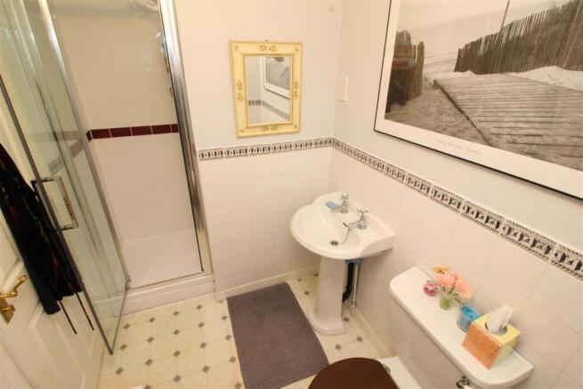 19 Bed 1 e-nsuite.JPG