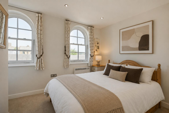 2 bed Flat for sale Image 7
