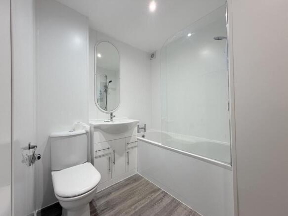 2 bed Flat to rent Image 8