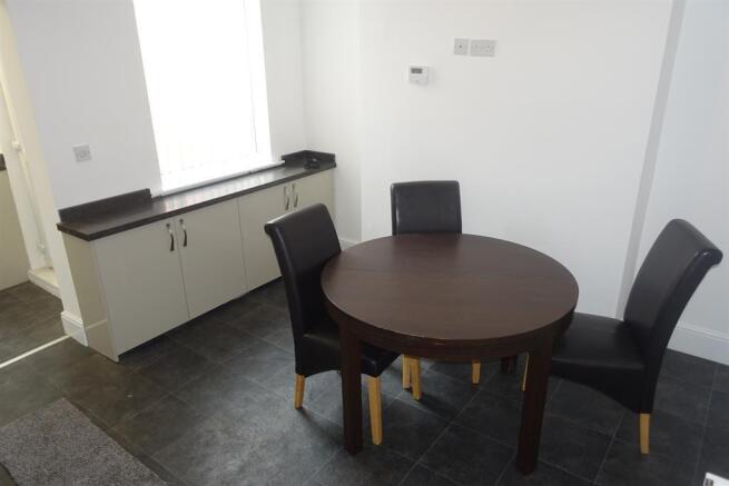 3 bed Private Halls to rent Image 4