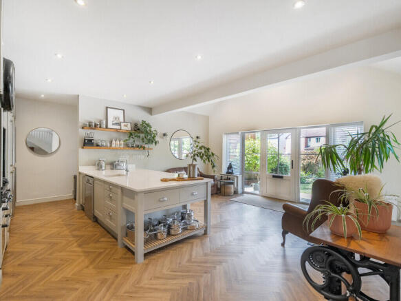 1330581-38-689da3...