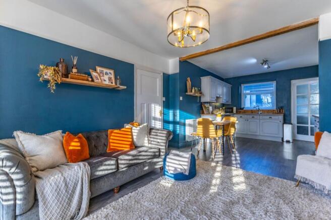 KITCHEN / LIVING AREA