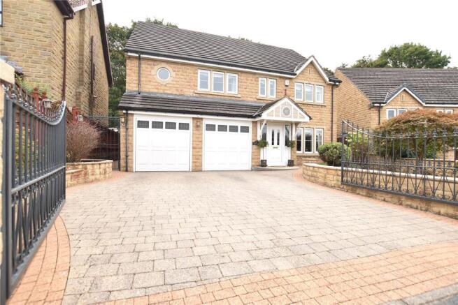 5 bed Detached for sale Image 11