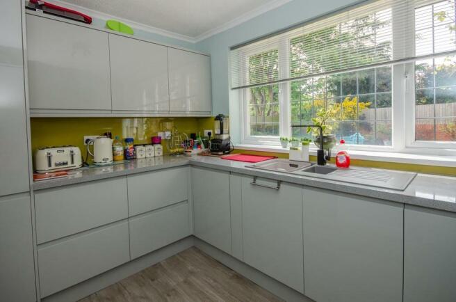 Kitchen 2.jpg