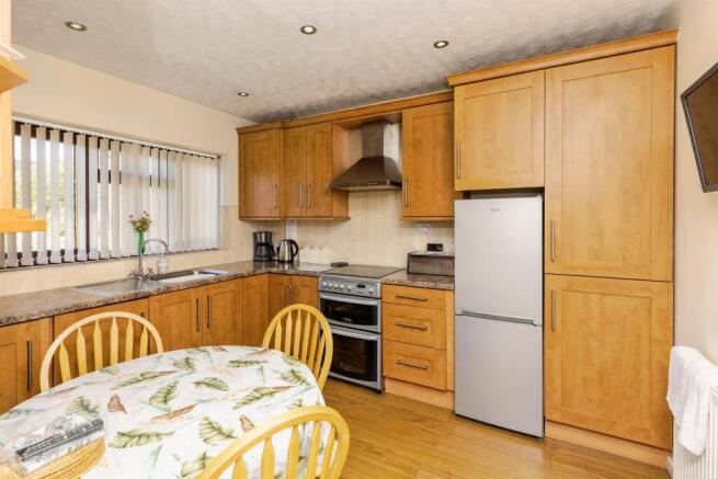3 bed Semi-Detached Bungalow for sale Image 4