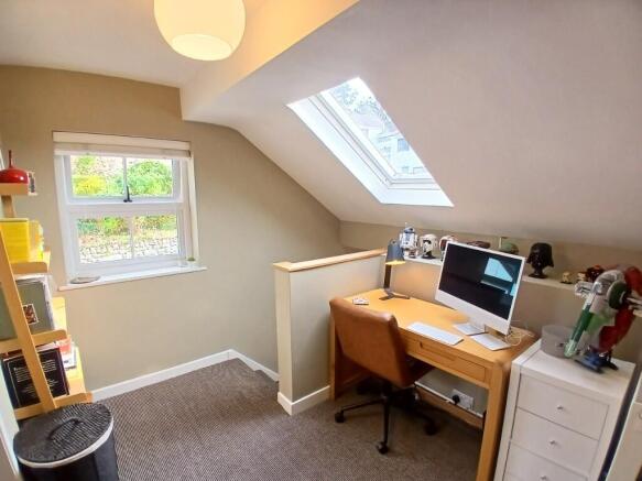 LANDING/STUDY AREA