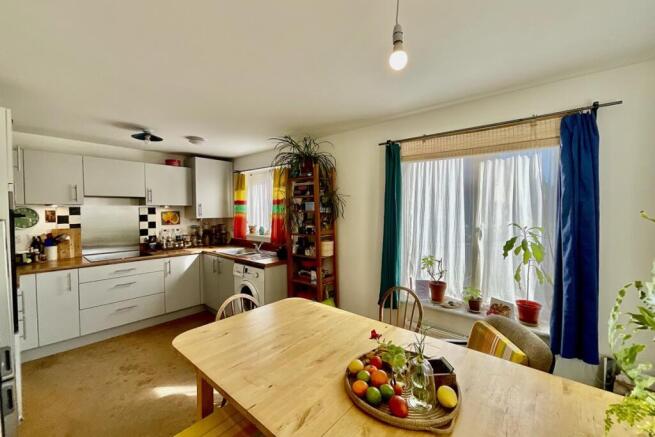 3 bed Semi-Detached for sale Image 9