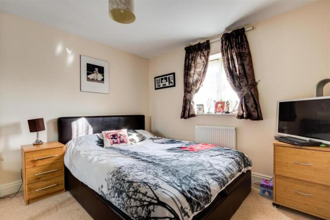 Bedroom 1.jpg