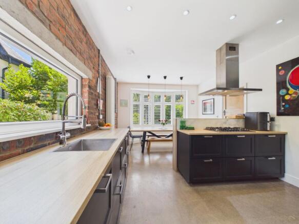 Kitchen & Dining