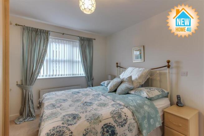 MAIN BEDROOM: