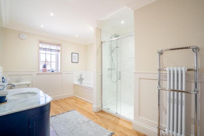 6 bed Detached for sale Image 8