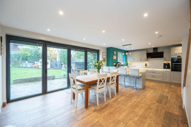 Maple Road, Billingshurst photo 2