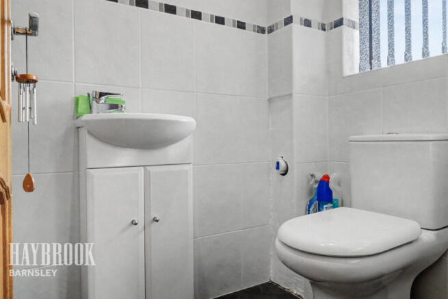 4 bed Detached for sale Image 9