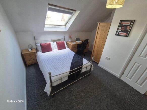 5 bed House Share to rent Image 9