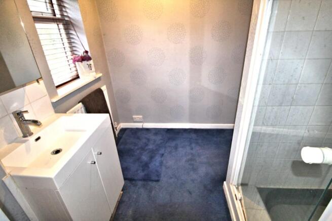 ENSUITE TO BED 2