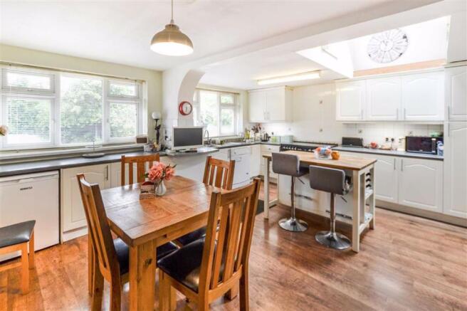 LIVING KITCHEN