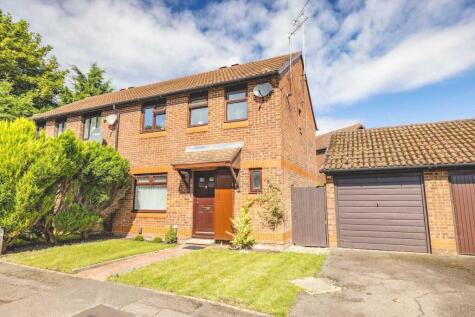 Cobb Close, Datchet, SL3