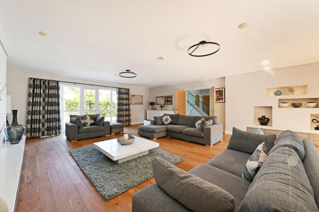 5 bed Detached for sale Image 10