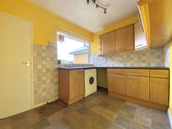 2 bed Semi-Detached Bungalow for sale Image 6