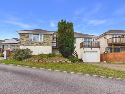 Pennance Parc, Lanner - Detached three bedroom bungalow being sold chain free. Viewing recommended!