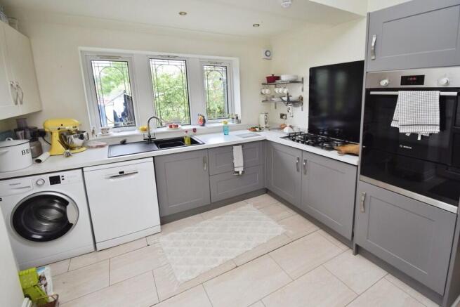 4 bed Semi-Detached for sale Image 4