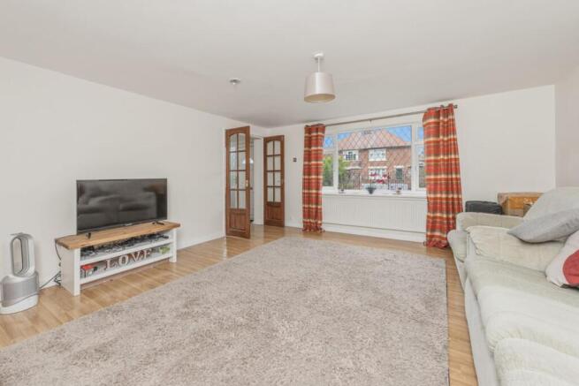 4 bed Semi-Detached for sale Image 3