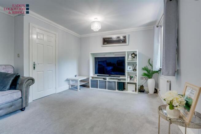 4 bed Terraced for sale Image 5