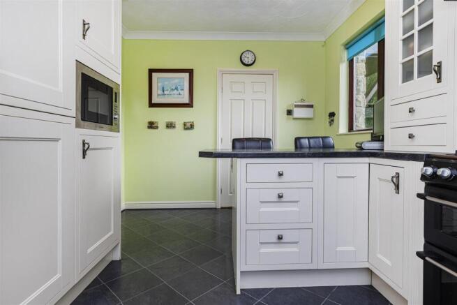 4 bed Detached for sale Image 9