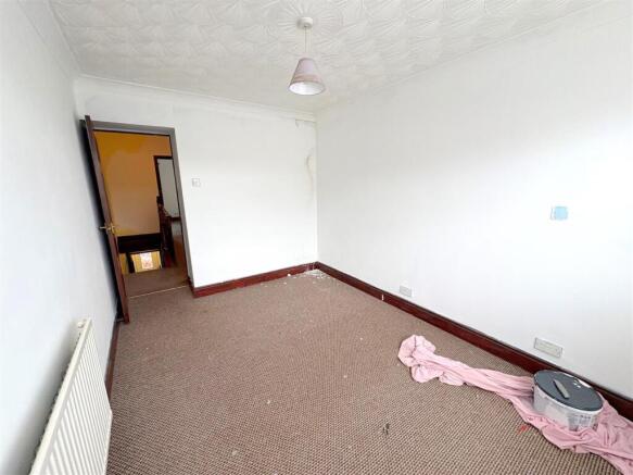 Bedroom 1b.jpg