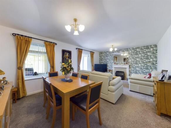 3 bed Detached Bungalow for sale Image 4
