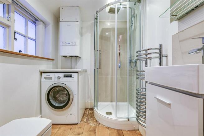 8 Shower Room.jpg