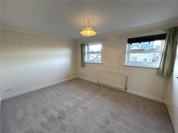 4 bed Detached to rent Image 6
