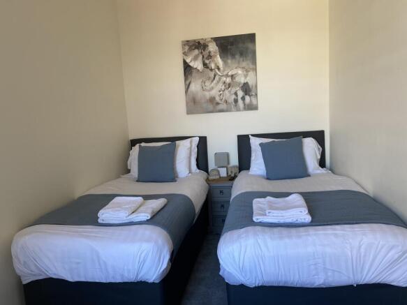 3 bed Flat to rent Image 10