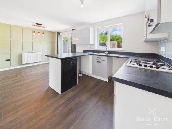 4 bed Detached for sale Image 7