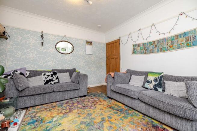 Oaks Road, Kenley, Surrey, CR8 5NY photo 3