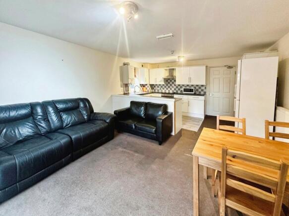 1 bed House Share to rent Image 4