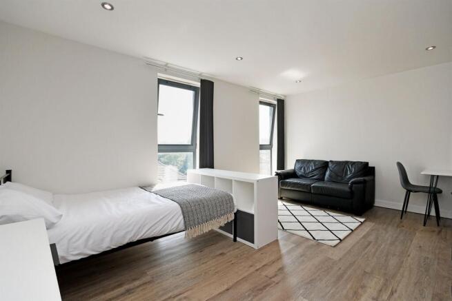 Studio to rent Image 8