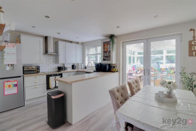 3 bed Semi-Detached for sale Image 5