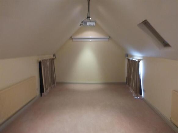 BEDROOM 6/CINEMA ROOM