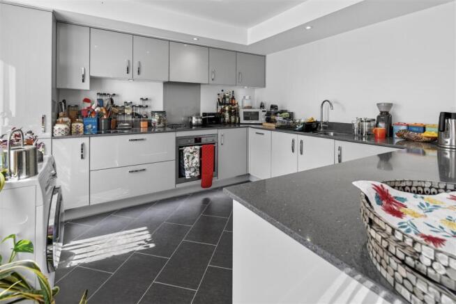 2 bed Apartment for sale Image 4
