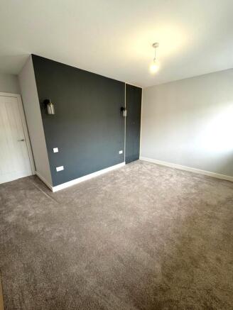 2 bed Flat to rent Image 5