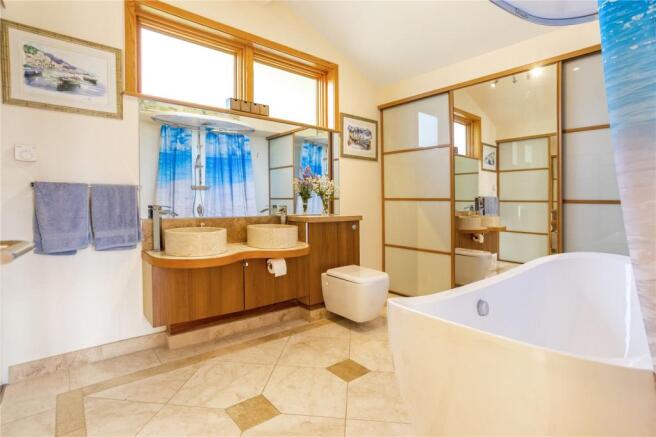 Bed One En Suite