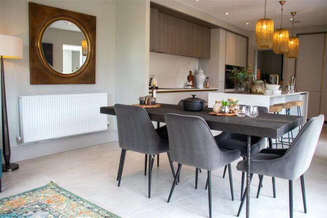 5 bed Detached for sale Image 10