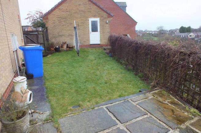 SIDE LAWN GARDEN