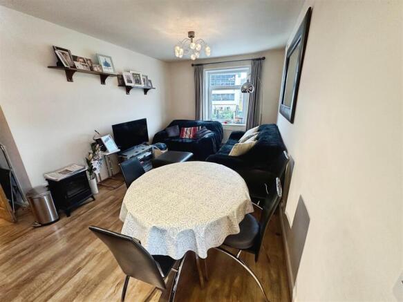 Louunge/Kitchen
