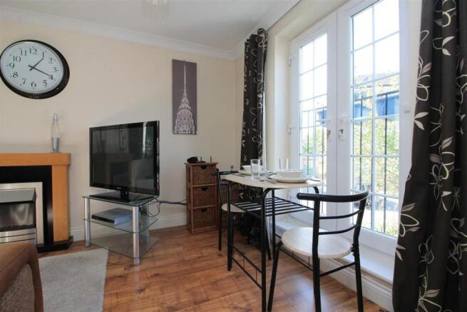 Lounge/Dining Room