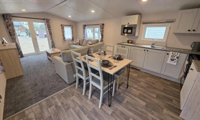 Flag Hill, Great Bentley, Colchester, CO7 photo 5