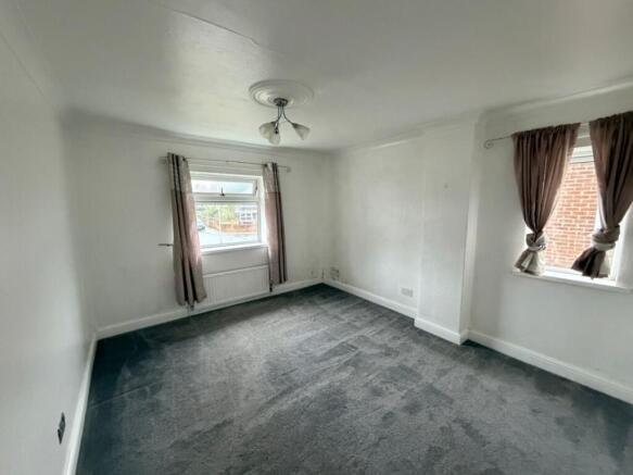 3 bed Semi-Detached to rent Image 6